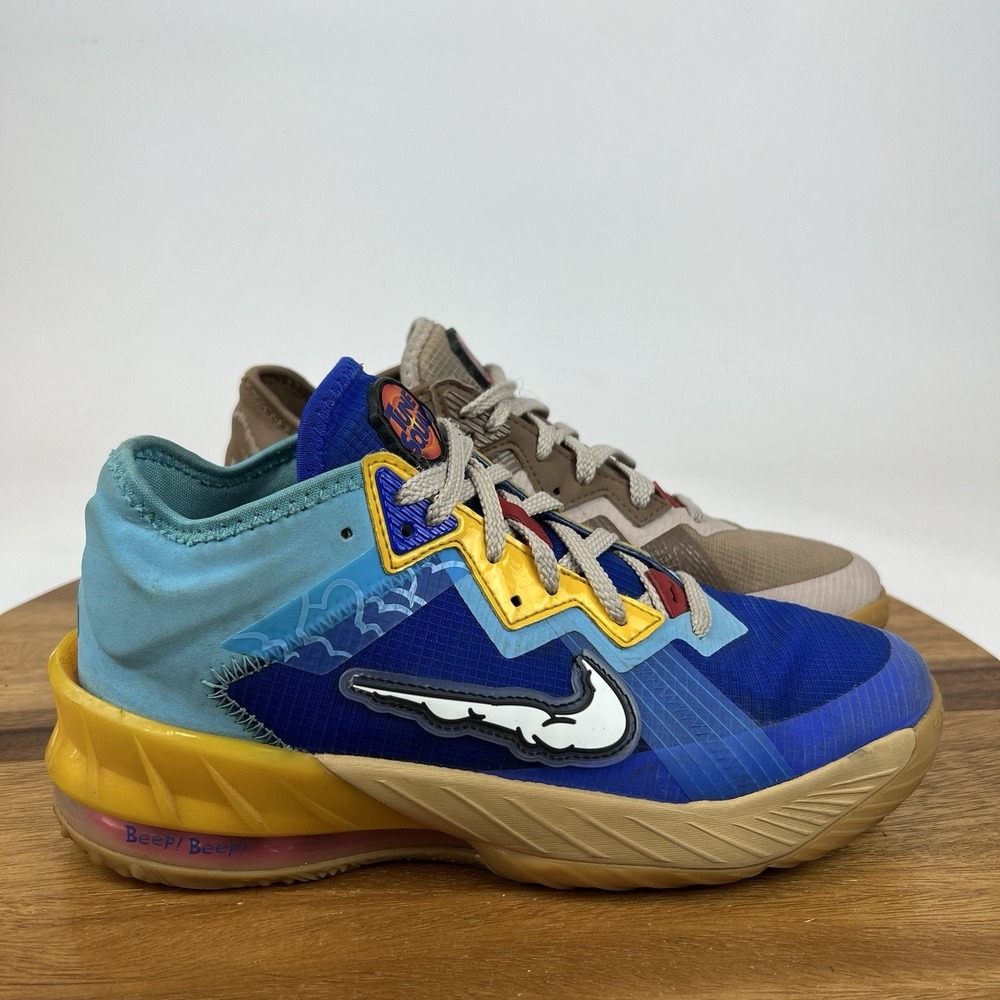 Big Boys Nike LeBron 18 Low Wile E Vs Roadrunner‎ Space Jam Sneakers Size 6.5 Y